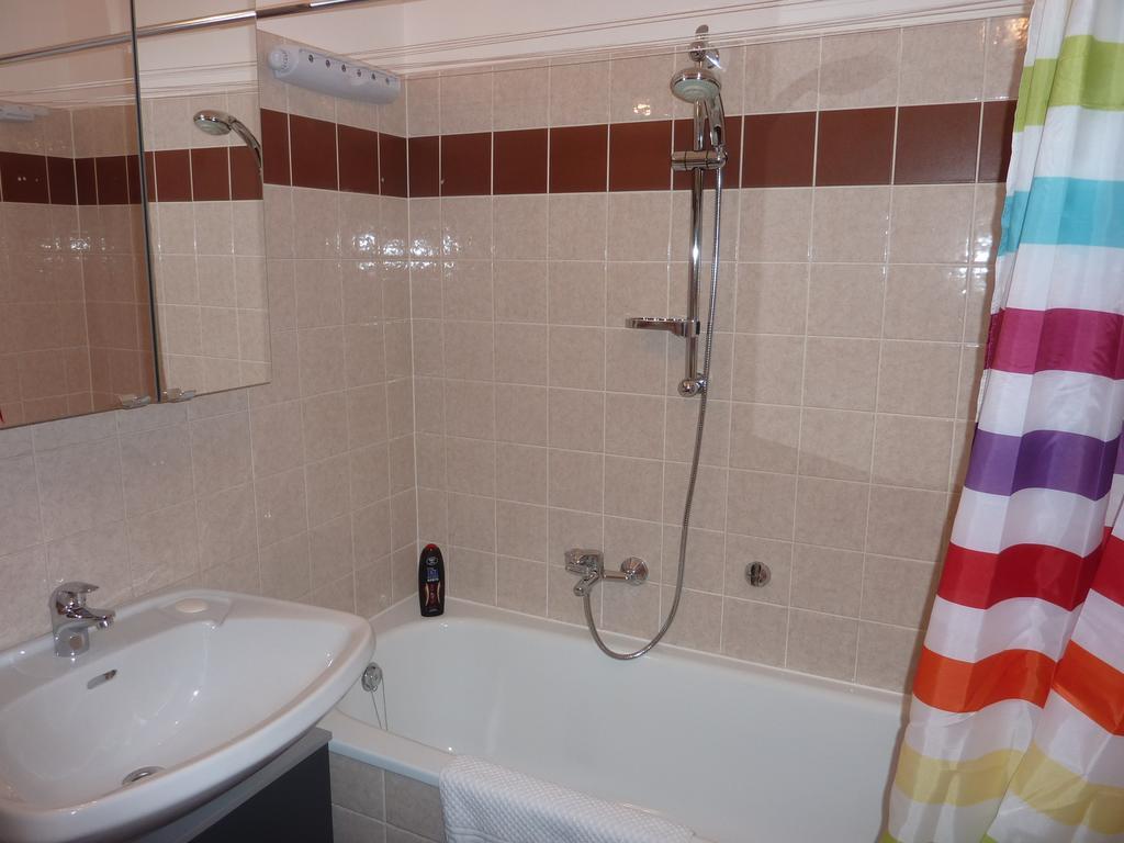 Sunny VIE Apartment Wina Ruang foto